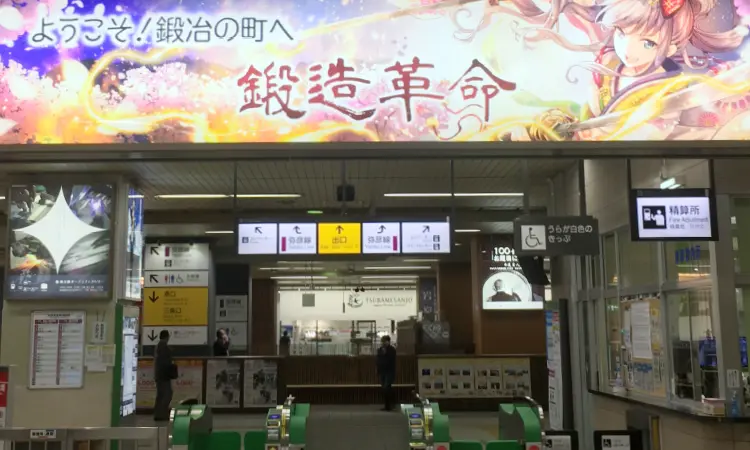 新幹線「燕三条駅」の改札。